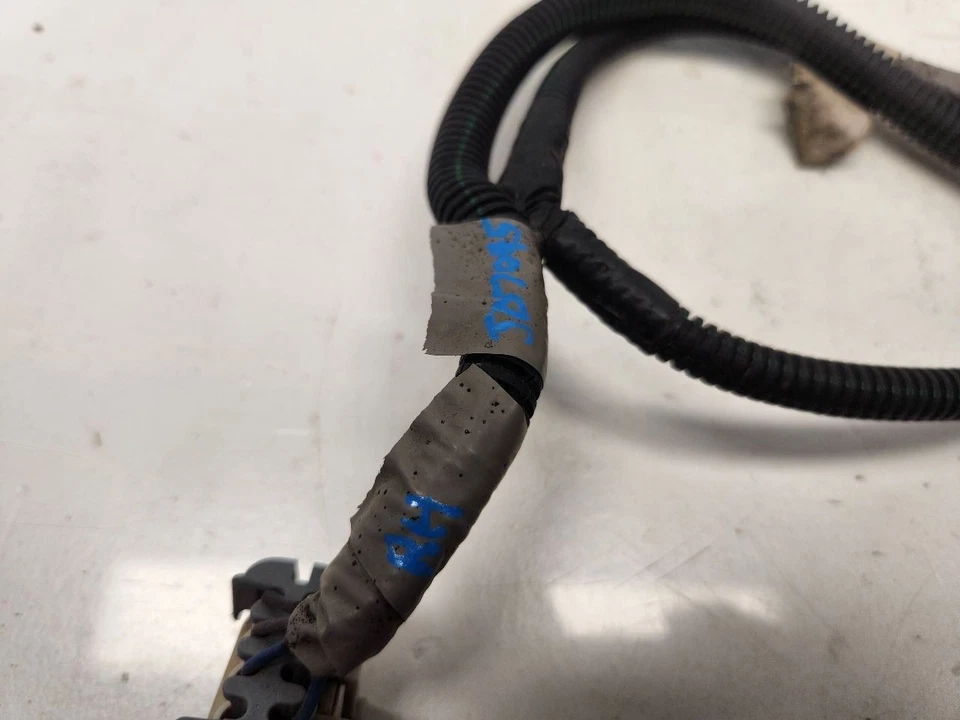 2004-06 Chevrolet Silverado 2500 Passenger Right Tail Light Harness *ONLY* - Image 2 of 4