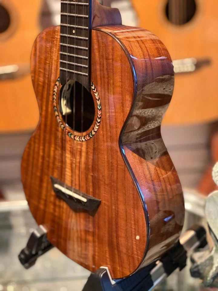Kamehameha Ukulele KT-52 EQ Tenor All Solid Acacia Koa Gloss w/electric pickup - Image 4 of 4