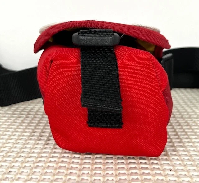 Crumpler The Bundle (L) Photo Bag Camera Lens Case Red, Size Large crossbody EUC - Image 3 of 4