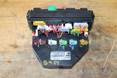 ☆Mercedes Benz☆ メルセデス ベンツ Cクラス 204 フューズボックス 2008-2014 MERCEDES BENZ OEM W204 C250 C300 C350 FRONT SAM FUSE BOX