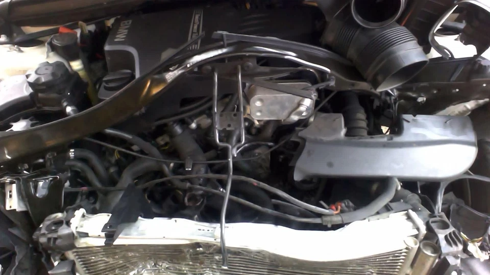 Vasilha de vapor usada serve: 2014 BMW X1 grau A - Imagem 3 de 4