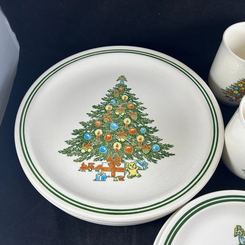 Christmas by Carlton Dinnertime 1985 juego de 12 piezas árbol de navidad - platos y tazas de colección Foto 3 de 4
