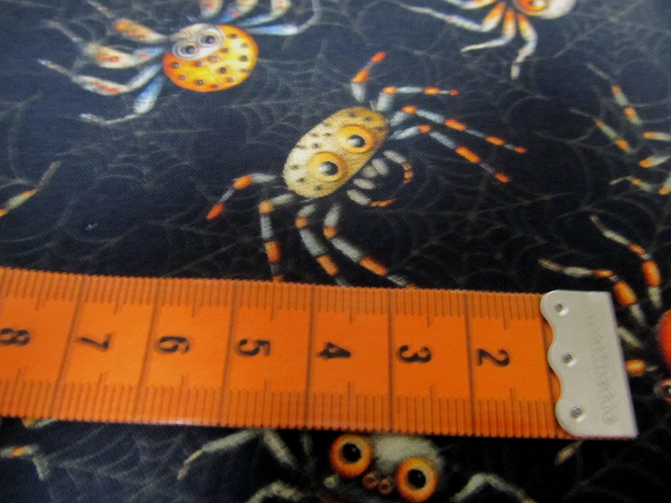 Halloween Spinne Spinnennetz Spider Patchworkstoff 50x110cm Baumwolle NEU - Bild 3 von 4