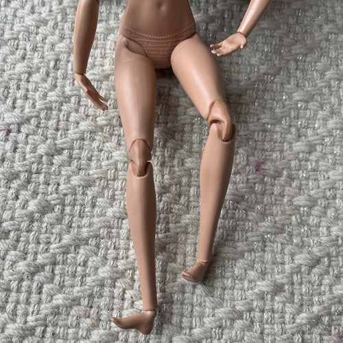 Nude Barbie Made to Move Doll Blonde Blue Eyes Yoga Articulated Poseable Doll - Picture 3 of 12
