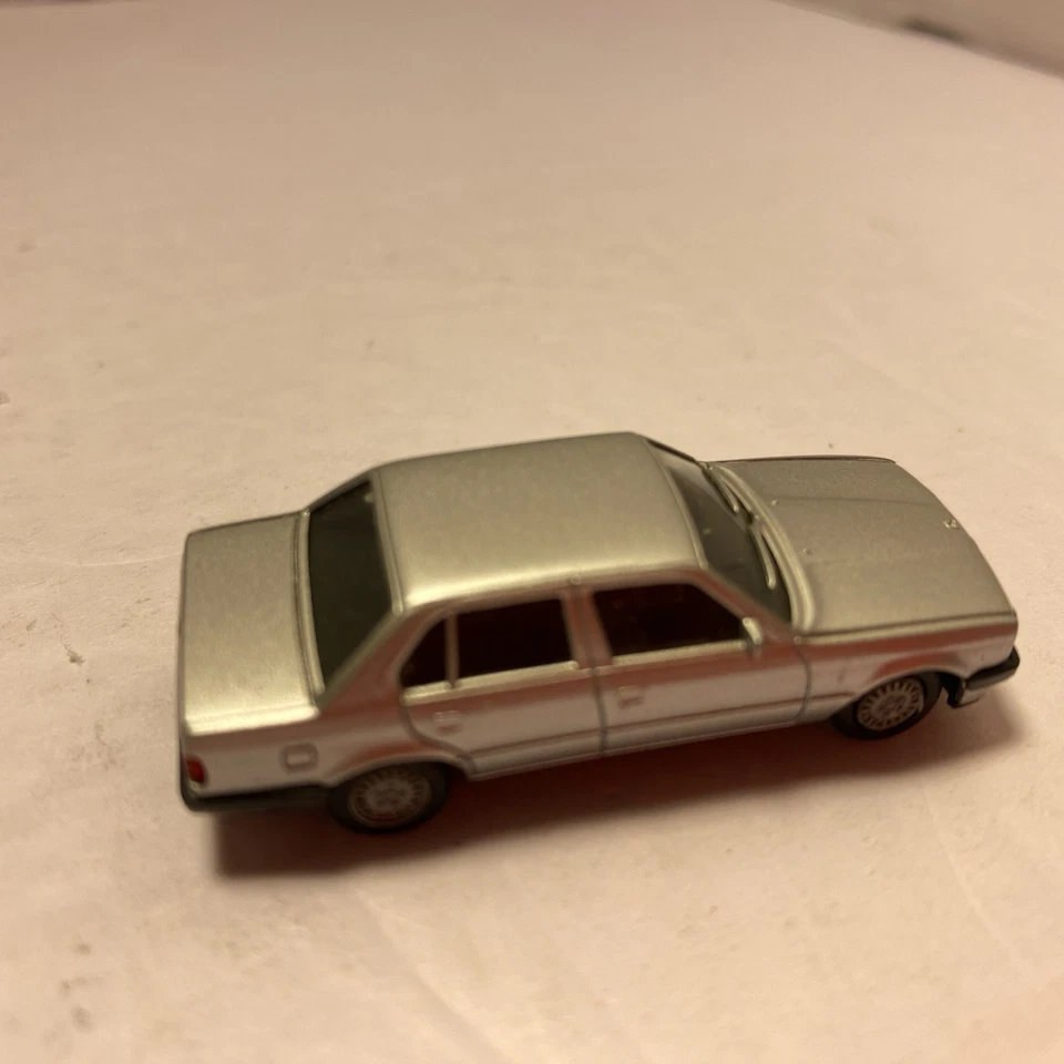 Coche vintage Herpa plateado BMW 325i escala 1:87 con Alemania Foto 2 de 4