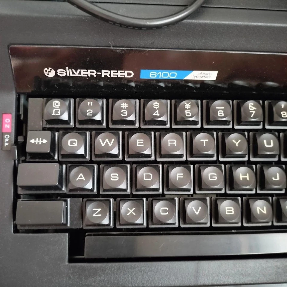 SILVER-REED 6100 Typewriter, New/Unused, with Case, Retro Vintage Japan - Image 4 of 4