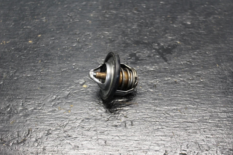 06 - 19 SUZUKI GSXR750 GSXR600 TERMOSTATO CONTROLE DE TEMPERATURA 2006 08 09 11 2011 13 14 - Imagem 2 de 4