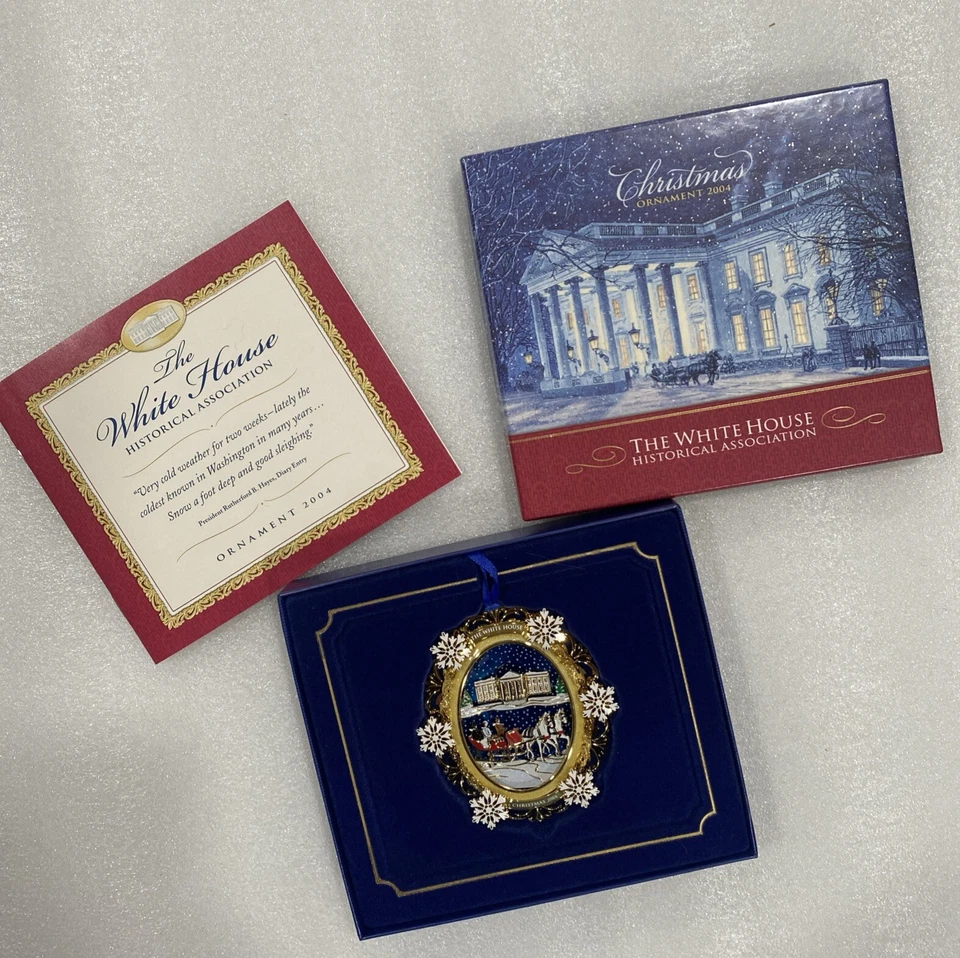 "Adorno de árbol de Navidad de la Casa Blanca 2004 paseo en trineo de una primera familia 3,25"X 3""" Foto 3 de 4