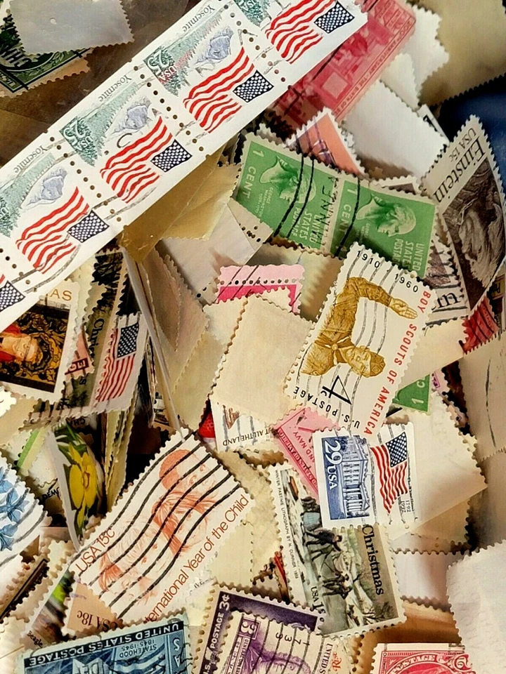 USED lot of over 1000+ mixed US stamps off paper - GREAT value! - Image 4 of 4