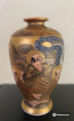 Rare JAPANESE SATSUMA 1000 Faces Vase Gold Painted on Black ground 19th century