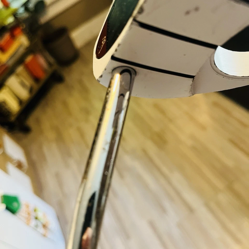 TaylorMade Rossa Ghost Corza Putter 28" Right Handed Mallet Golf Club - Image 4 of 4