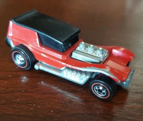 Hot Wheels Revvers,  Haulin' Horses, RED, 1 Wheel Rubber Missing. NICE!