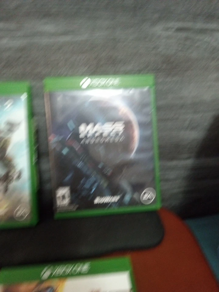 Lote De 4 JUEGOS XBOX ONE MASS EFFECT ANDROMEDA, TITAN FALL 2, BATTLE FIELD 1 Foto 3 de 4