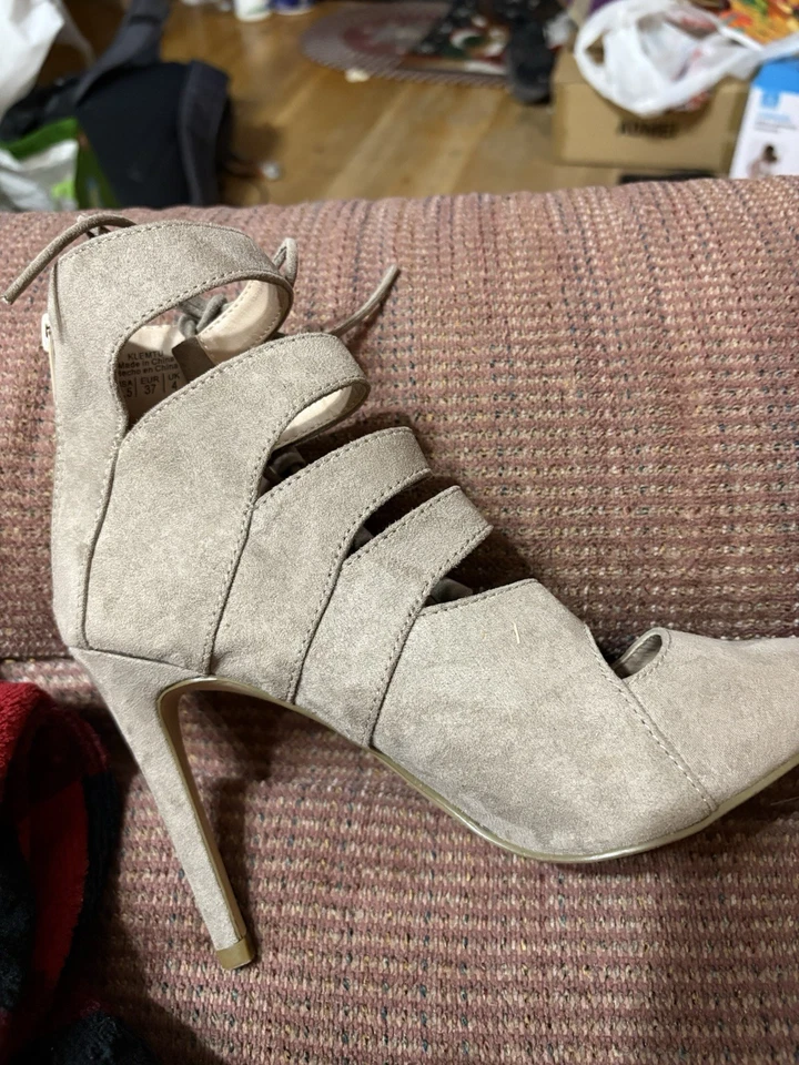 MIX NO. 6 Klemtu taupe ultra camurça com cadarço 4” salto alto 6,5 - Imagem 3 de 4