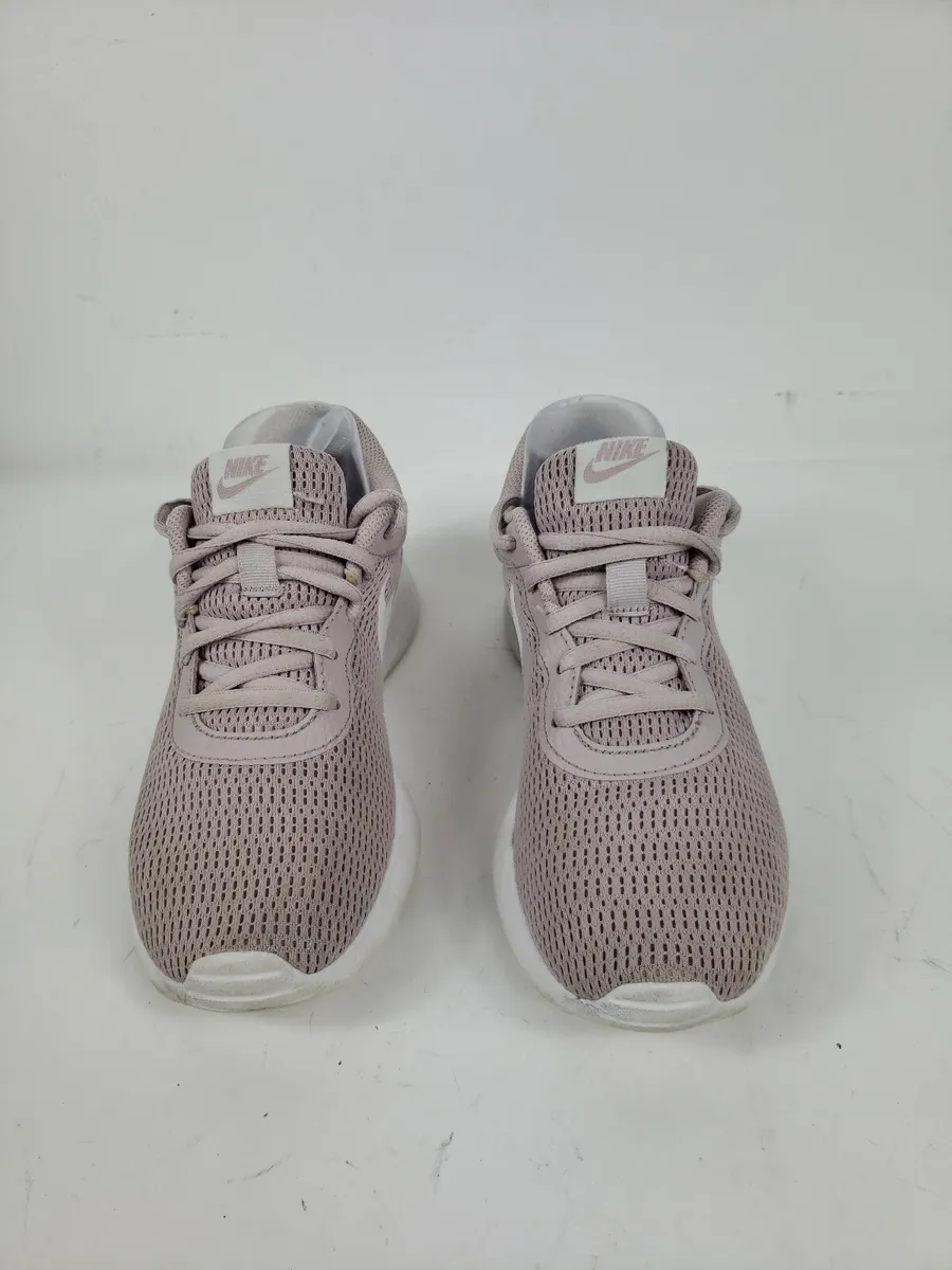 periódico ropa Sustancialmente Women's Nike Tanjun Athletic Shoes Size 7M Light Pink #812655-605 | eBay