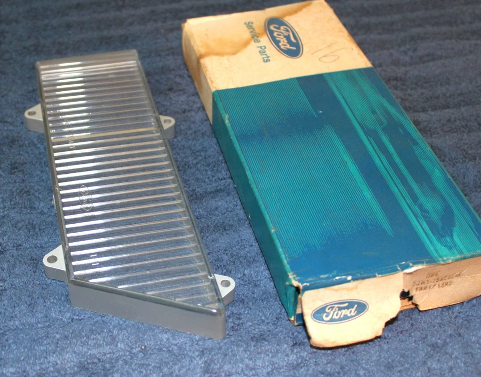 1973 1974 Mercury Marquis Brougham NOS RH FRONT FENDER SIDE MARKER LAMP LENS - Image 2 of 4