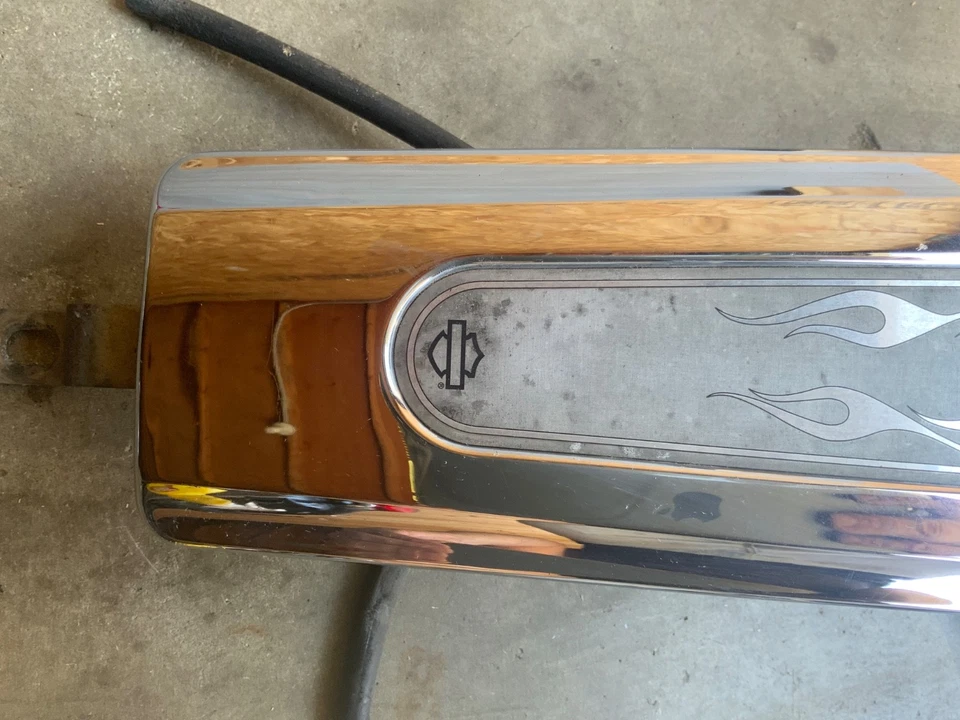 Cubierta de consola de tanque de gasolina Harley CVO Touring + tapa CROMO 69214-04 Foto 4 de 4