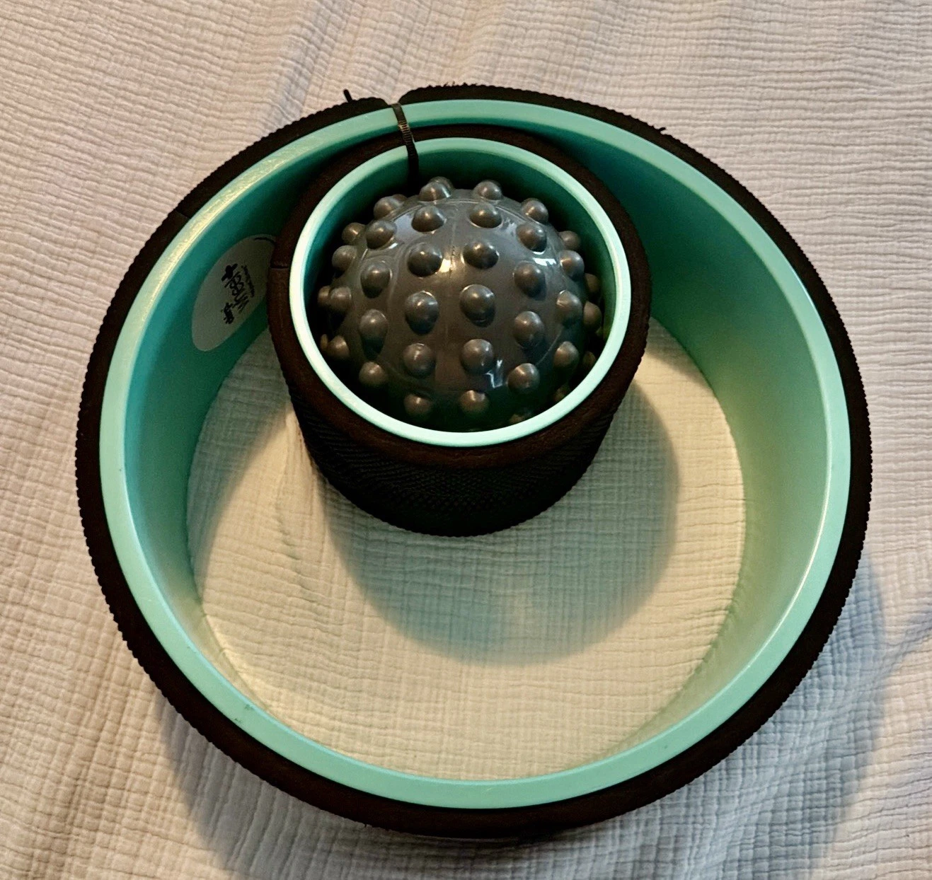 Chirp Foam Roller 13’ and 7’ Wheels, plus Spiked Massage Ball Set Black Mint
Opens in a new window o