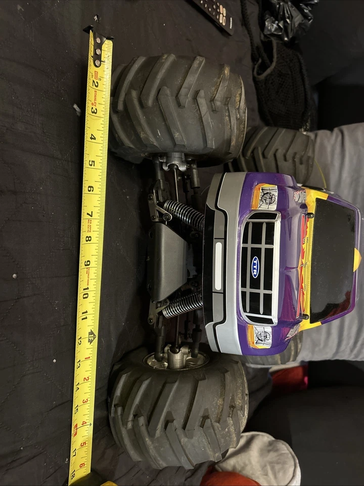 Monster Truck Thunder Tiger EK4 S2 Nitro 1/8: 4x4 RC Truck usado como está Foto 2 de 4