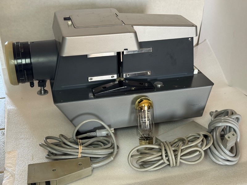 Rollei P11 Dual Slide Projector Kit 6x6 35mm Vario-Heidosmat 110-160mm f3.5 Case
