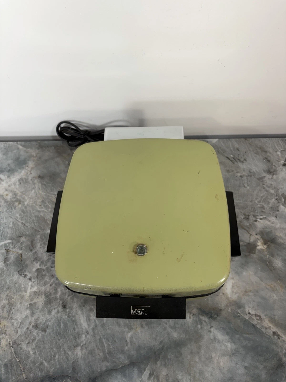 Vintage Red Montgomery Ward BE-46029 Waffle Iron Avocado Green