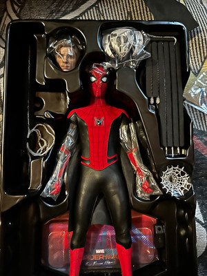 Hot Toys Spider-Man Upgraded Suit 1:6 Action Figure Far From Home