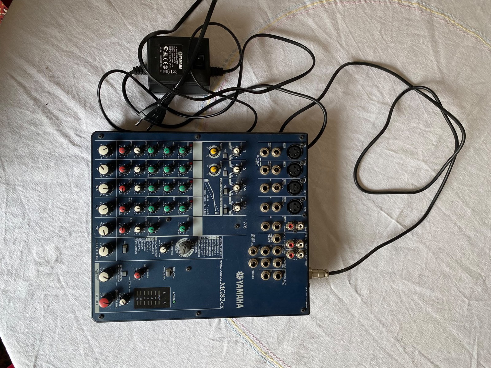 Yamaha MG82CX Mixer Live Analogico 8 Canali Blu con Alimentatore PA-10A