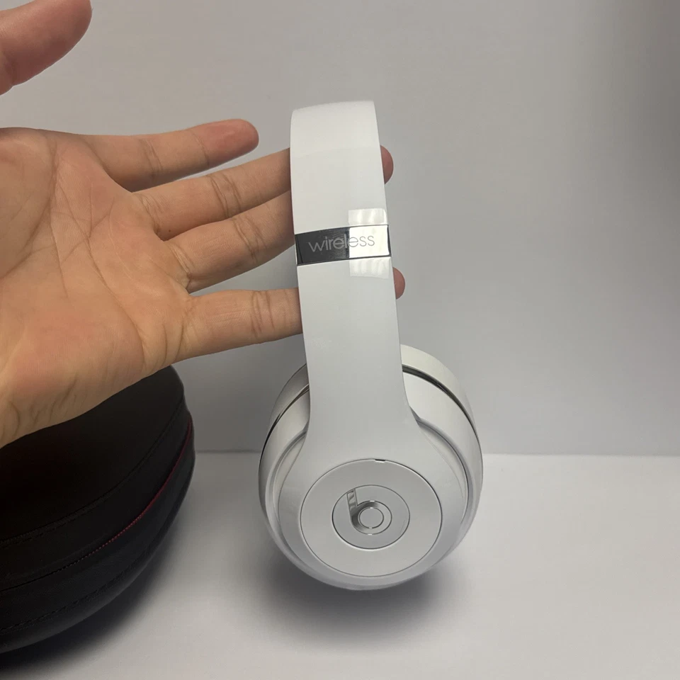 Beats by Dr. Dre Studio2 Wireless Over-the-Ear Headphones - White (Mint) - Image 3 of 4