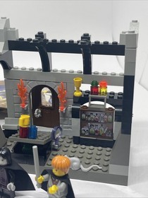 LEGO Harry Potter: 4705 Snape's Class  - Missing Green Roof w/Instructions