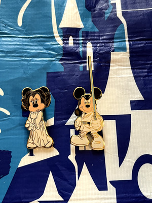 Mickey and Minnie Mouse Star Wars Disney Pin Trading Rare