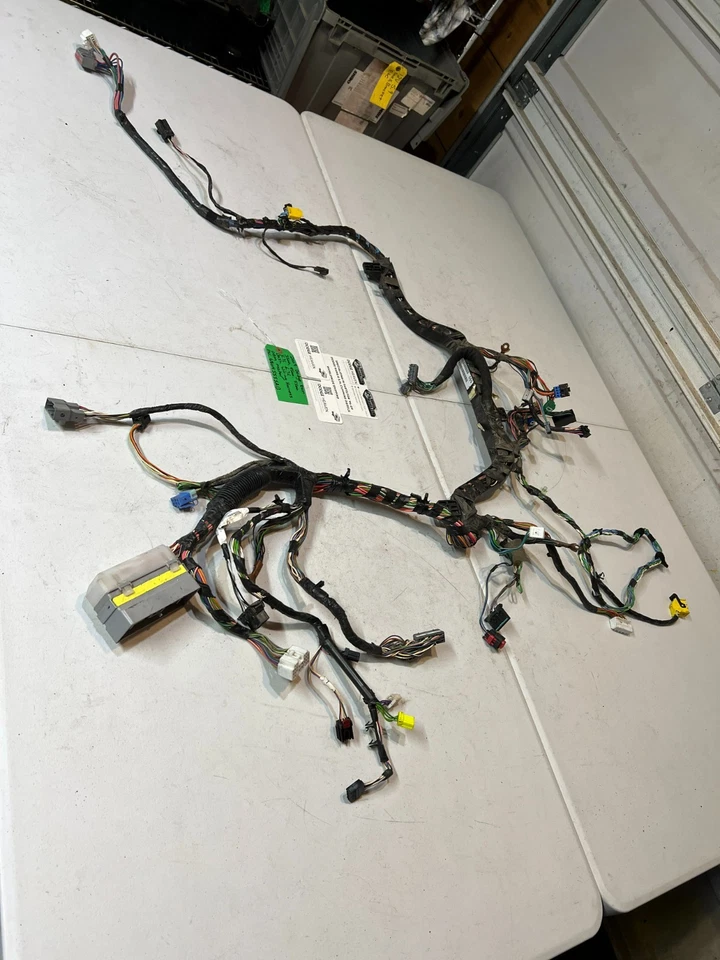 Arnés de cableado de tablero Cummins 2007,5 Dodge Ram 6,7 L P68045555AB Foto 2 de 4