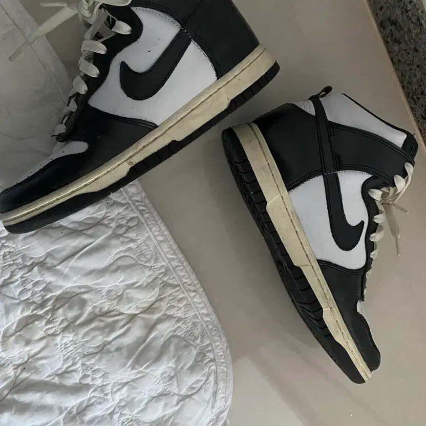 Nike Jordan 1 High Black/White 7.5 (240) Basketball Shoes thumbnail 5
