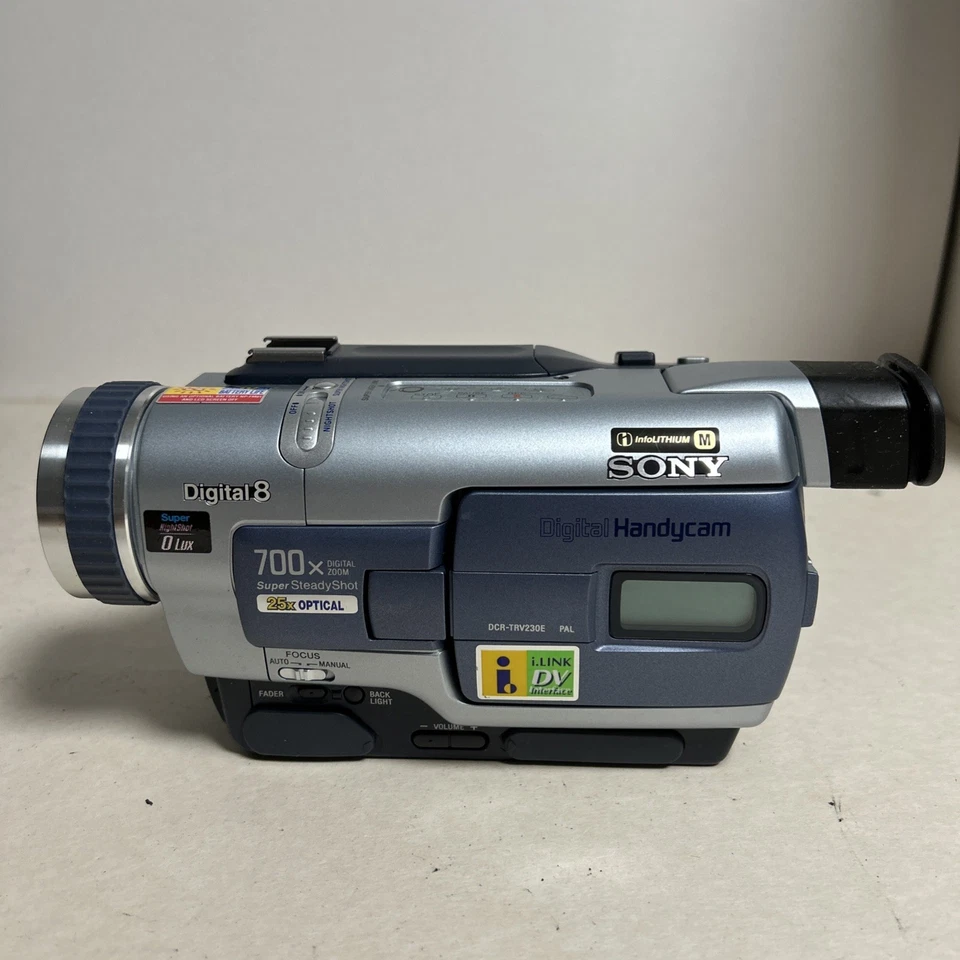 SONY DCR-TRV230 E Handycam Digital 8 Camcorder - working *Read* - image 2 of 4