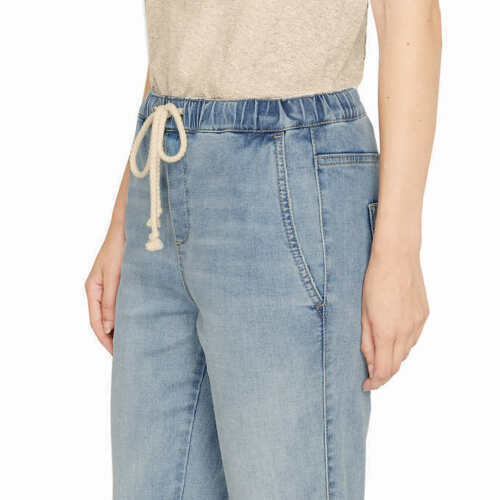 Buffalo SIZE: 2/26 Ladies’ Pull-on Denim Crop Pant Color: Light Blue Stone - Picture 4 of 4