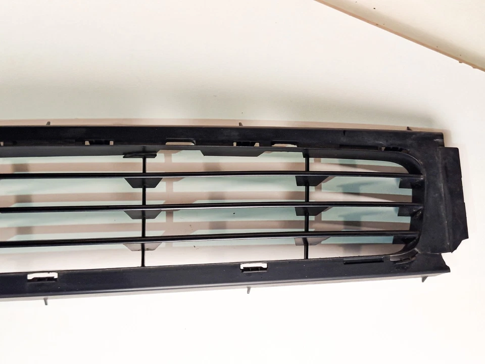 Parrilla central parachoques delantero Porsche Cayenne S 2003-2010 7L5 807 683 OEM Foto 3 de 4