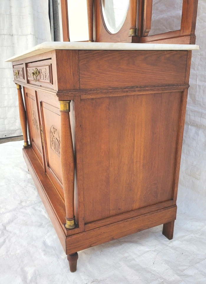 Cómoda vintage de mármol de roble francés con espejos laterales oscilantes alrededor de 1920 Foto 3 de 4