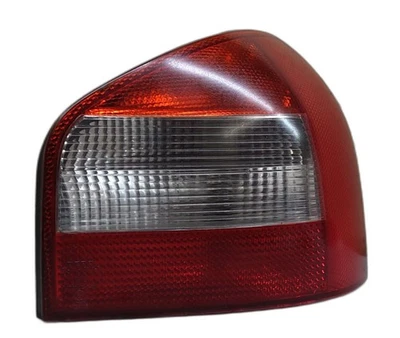 Feu arriere droit Audi A3 EVOLUTION 2000 A3 8L0945096C - Photo 1/3