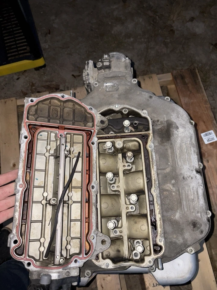 '09-'14 HONDA RIDGELINE upper Intake Manifold 3.5L OEM WITH THROTTLE BODY - Image 4 of 4