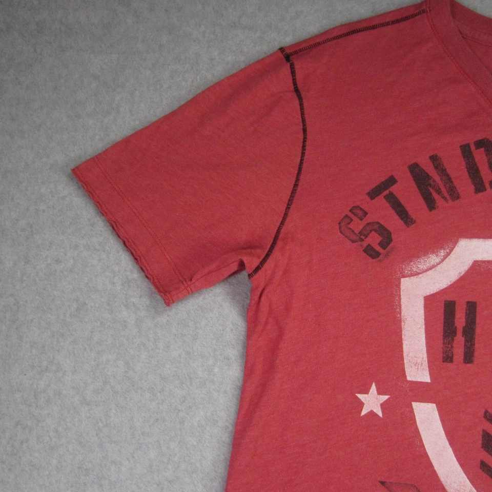 Camisa Helix Para Hombres L Lavado Rojo Henley Rock Shield Calavera Estándar EE. UU. Grunge Foto 3 de 4