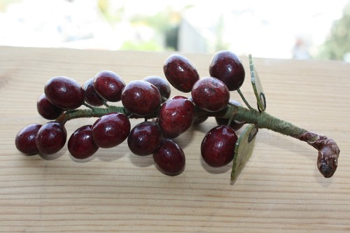 Sculture frutta pietra lucida pietra rossa grappolo uva con foglie di giadeite - Foto 6 di 12