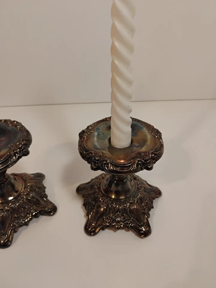 Par de candelabros antiguos enchapados en plata de pátina Lunt #E-61 Foto 3 de 4