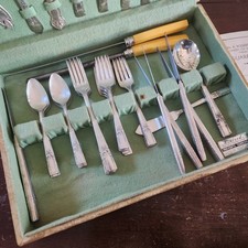 Wm. Rogers A Flatware-Set Antique US Silver-Plated Flatware Wm. Rogers A Flatware-Set Antique US Silver-Plated Flatware