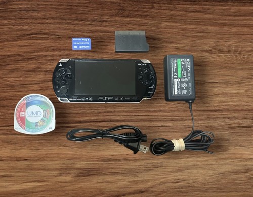 Sony PSP 2000 -Limited Edition Rachet Clank Entertainment Pack  with accessories