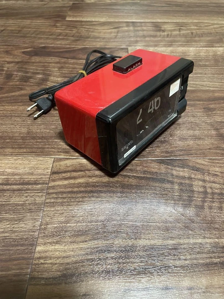 vintage seiko flip clock showa retro japan tested timeworks alarm untested red  - Image 2 of 4