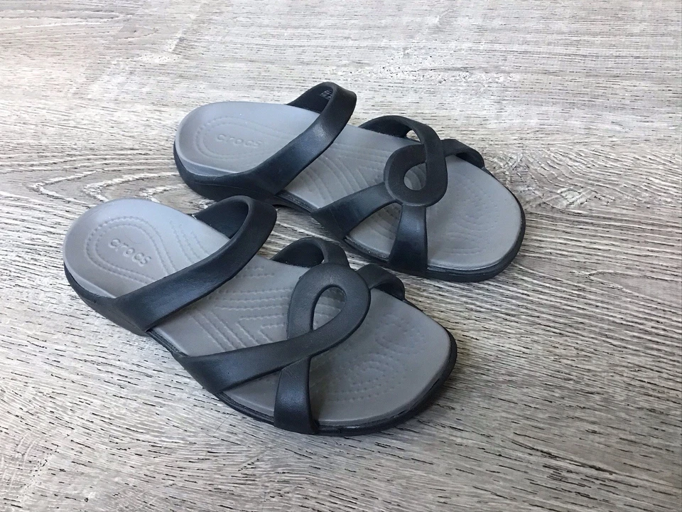 Sandalia CROCS para mujer talla 7 Patricia cuña cómoda deslizable negra gris 202497 Foto 3 de 4