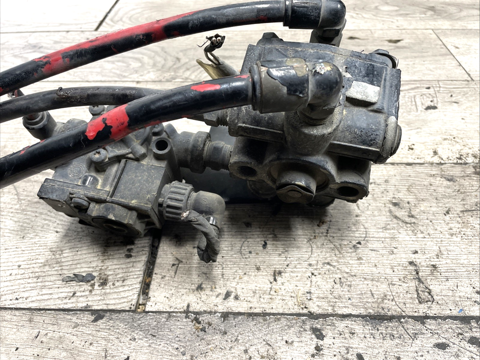 BENDIX ESSEMBLY VALVE T-5019483 AND ABS VALVE Z013356R | eBay