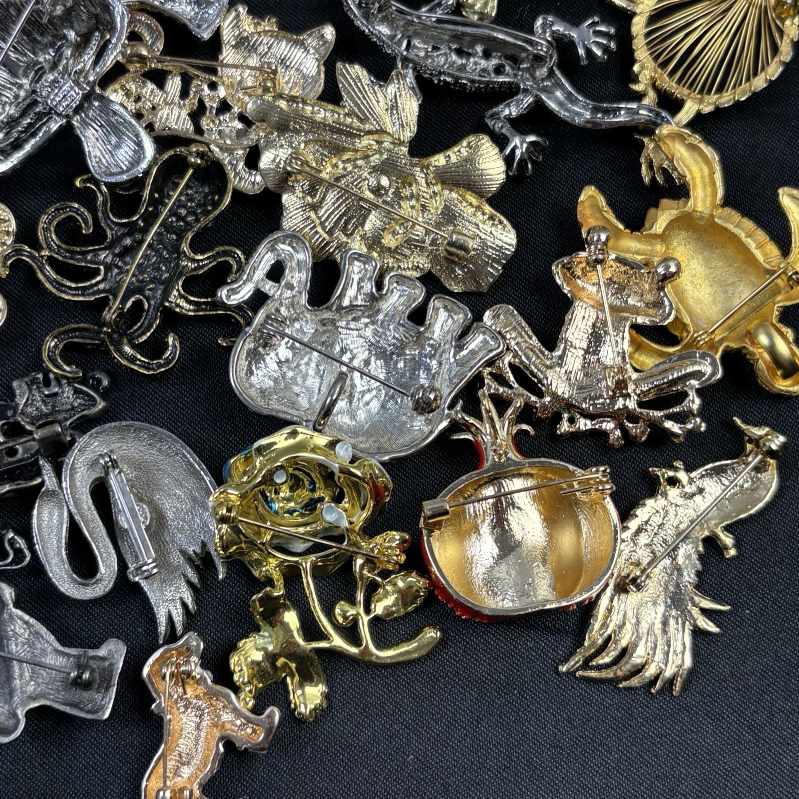 Mostly Modern Assorted Unsigned Brooch Pin Lot Of… - image 15