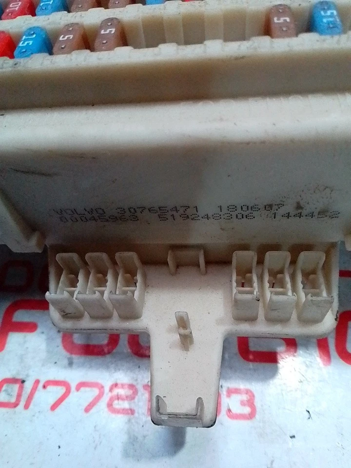 CENTRALINA PORTA FUSIBILI PER VOLVO V50 2° Serie 30765471 diesel 2000 (07>12) - Immagine 2 di 3