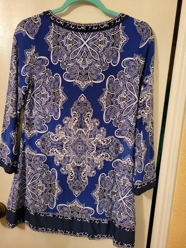 Blusa Top Acolchada Inc International Concepts Talla M Para Mujer Azul/Negro Floral - Imagen 2 de 4