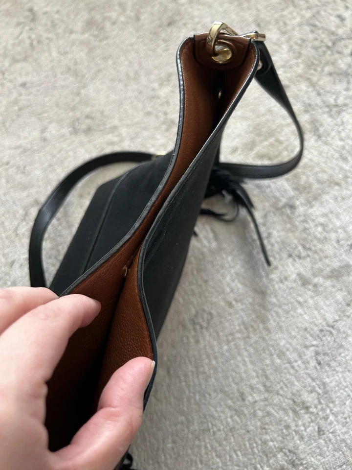 Bolso Bandolera Hobo Calvin Klein Negro Gamuza Flecos Boho Negro Foto 4 de 4